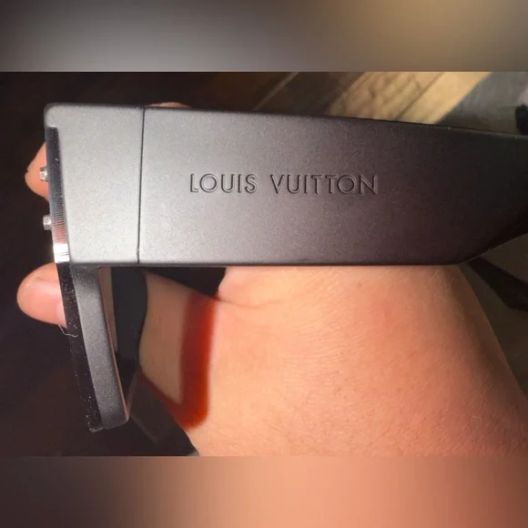 LOUIS VUITTON WAIMEA L SUNGLASSES- BRAND NEW NEVER WORN - Picture 2 of 4